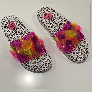 🌸NEW BETSEY JOHNSON WOMEN’S SANDALS 🩴 Sz 11 WITH TAGS.